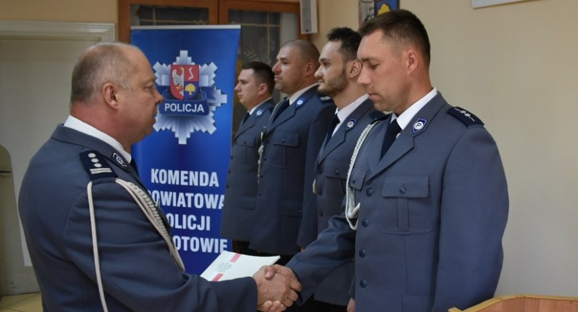 Czterej funkcjonariusze z awansem