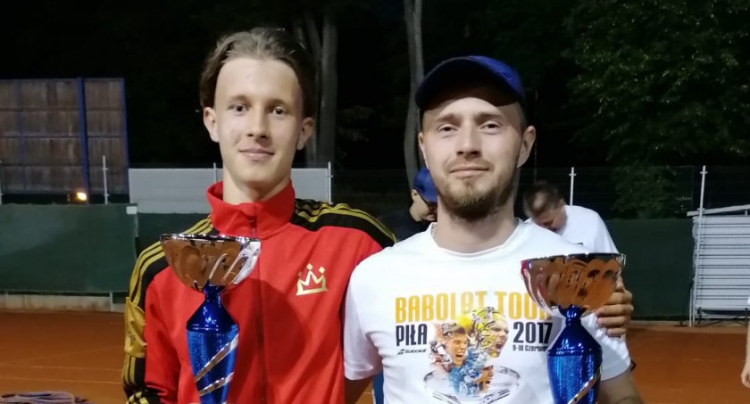 Nocny turniej tenisowych debli