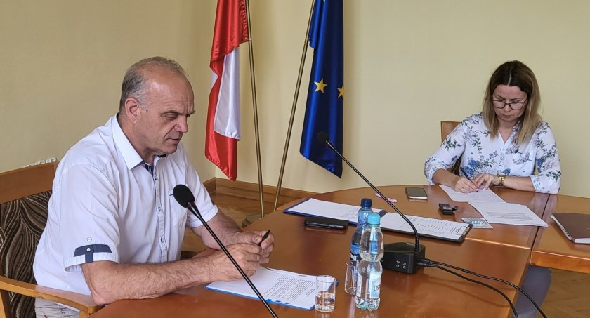 O jedno kąpielisko mniej