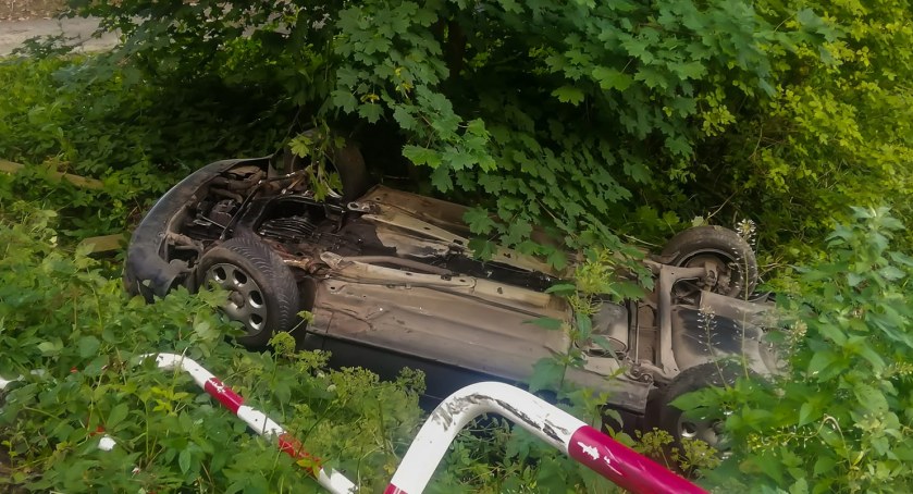 Dachowanie, barierki nie pomogły