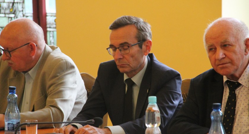 Radni przeciwni wojewodzie – nie odwołali Wiesława Fidurskiego