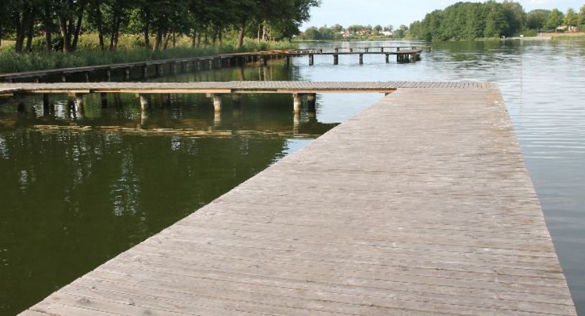 Czerwona flaga na złotowskiej plaży