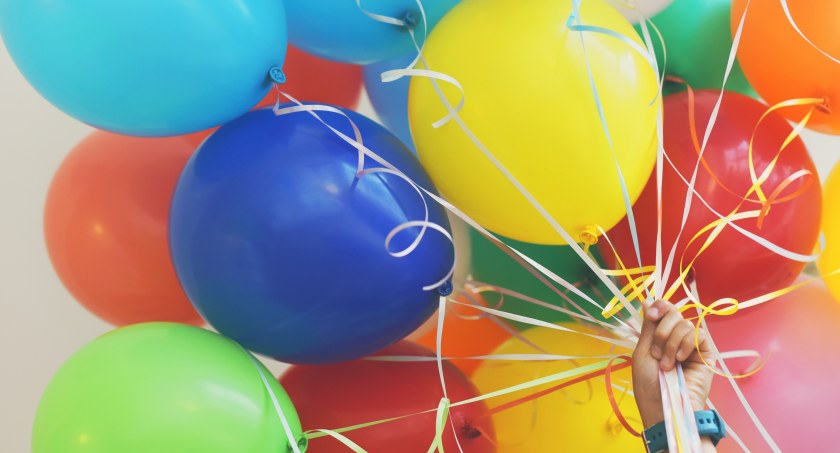 Balony foliowe na hel - jak wybrać idealną dekorację na przyjęcie urodzinowe?