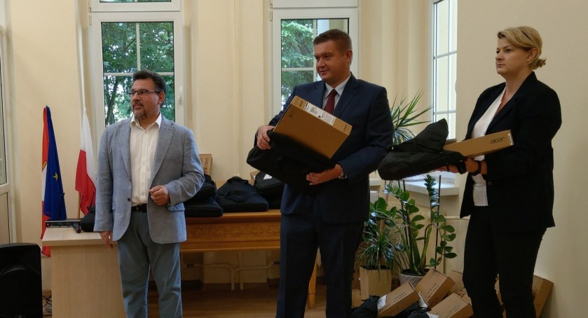 135 laptopów dla młodzieży z gminy Krajenka