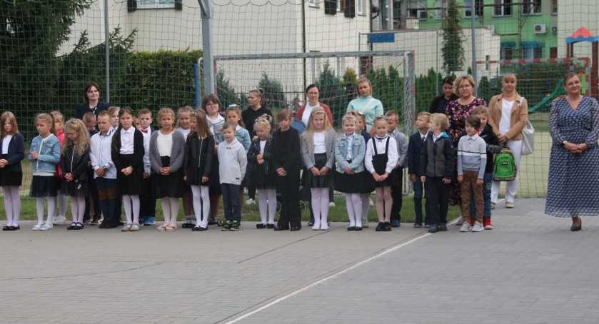 Rozpoczęcie roku szkolnego 2022/2023 w Zespole Szkół Katolickich w Złotowie