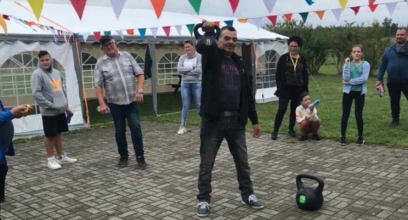 Rodzinny festyn sportowy w Nowinach