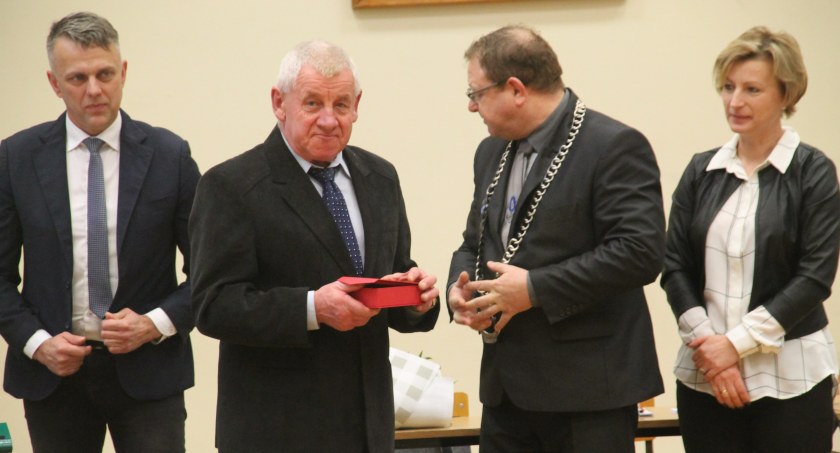 Ostatni do medali, pierwszy do działania