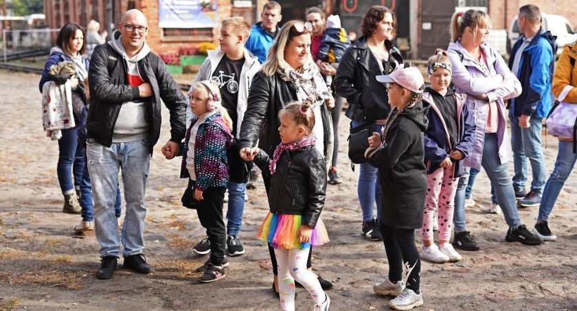Mieszkańcy gminy Krajenka odwiedzili stację kolejki wąskotorowej w Białośliwiu