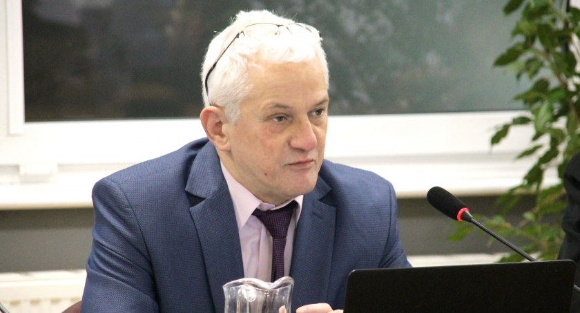Krzysztof Koronkiewicz zapłacił mandat za wyrzucone śmieci