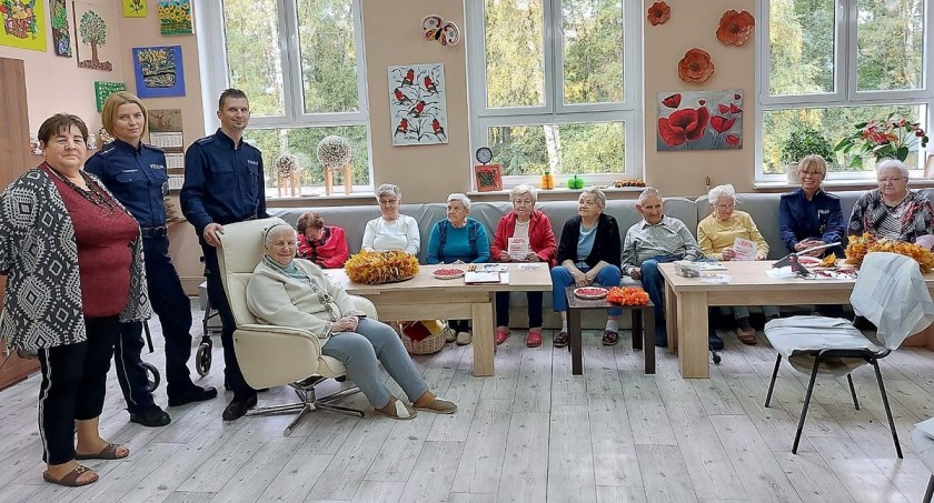Spotkanie złotowskich policjantów z seniorami