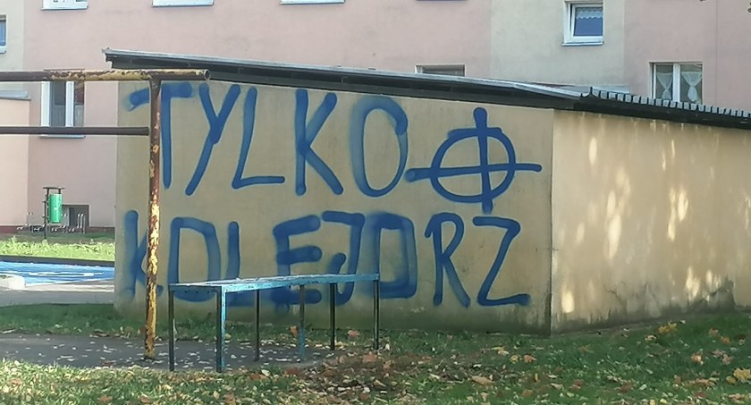 Wandalizm na ul. Norwida w Złotowie