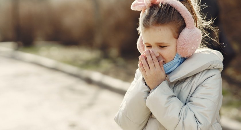 Co zawierają syropy na kaszel dla dzieci i jak je stosować?