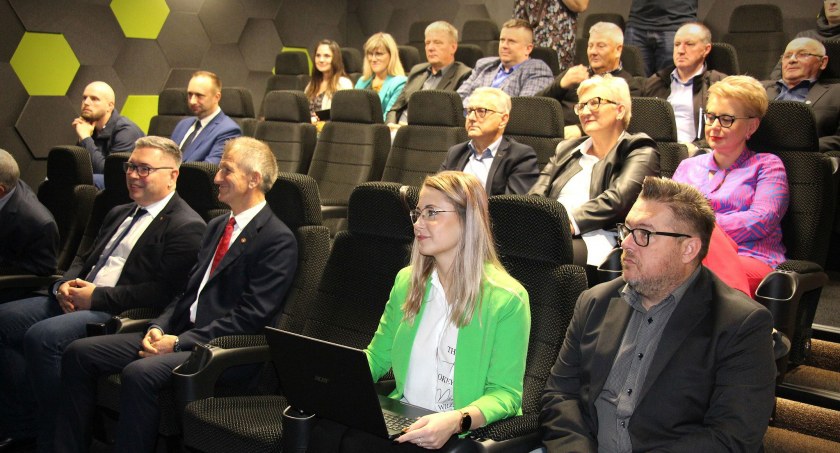 Lekko spóźniona premiera kina Tęcza w Łobżenicy