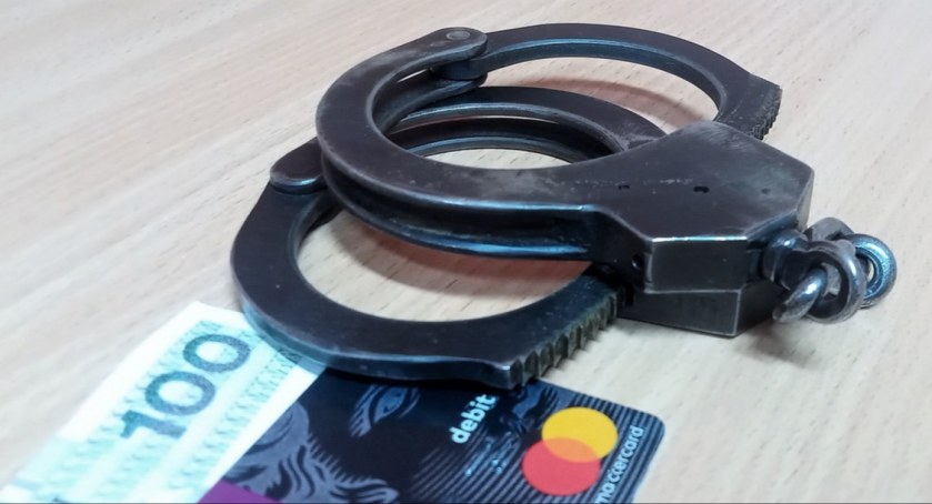 Ukradli karty bankomatowe i płacili nimi w sklepach. Ojciec i syn zatrzymani