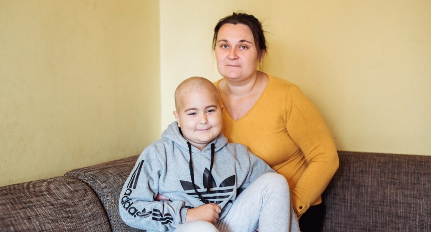 Włosy synowi już zgoliłam – mówi mama 7–letniego Krystiana