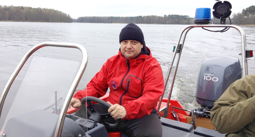 - Do tego tańca trzeba dwojga - mówi Sławomir Wilowski, prezes złotowskiego WOPR-u