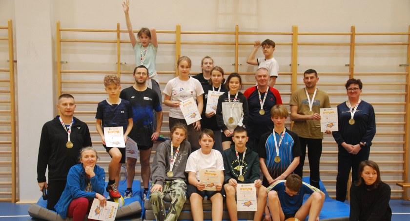 Sportowe turnieje dla Oliwki. W Jastrowiu grali w piłkę nożną i badmintona 