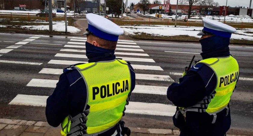 Nie ustąpił pierwszeństwa pieszemu. Wszystko na oczach policji