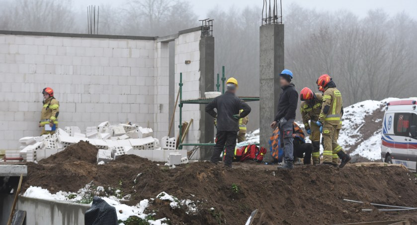 Wypadek na budowie. Mężczyznę przygniotła ściana