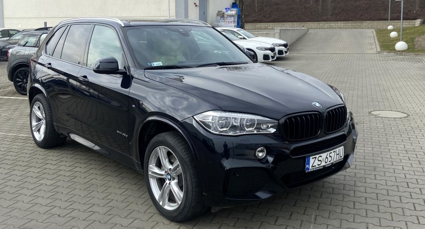 BMW skradzione spod domu w Dzierzążenku