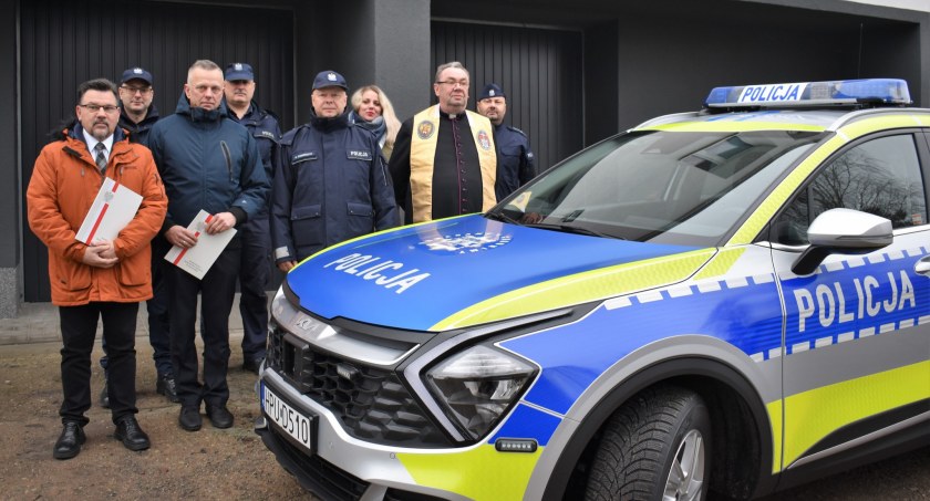 Nowy radiowóz dla policjantów z terenu Krajenki i Tarnówki