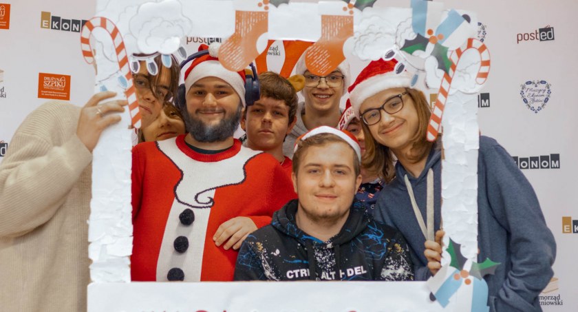 Wyjątkowa sesja fotograficzna w złotowskim Ekonomie z okazji Mikołajek