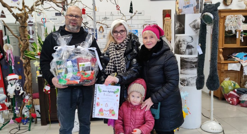 Ruszył świąteczny kiermasz przy sklepie HelpShop