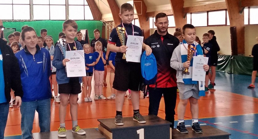 Młodzi tenisiści stołowi Krajny z sukcesami w Wyrzysku