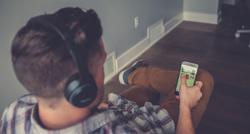 Czemu audiobooki zawdzięczają swoją popularność, czyli fenomen książek do słuchania