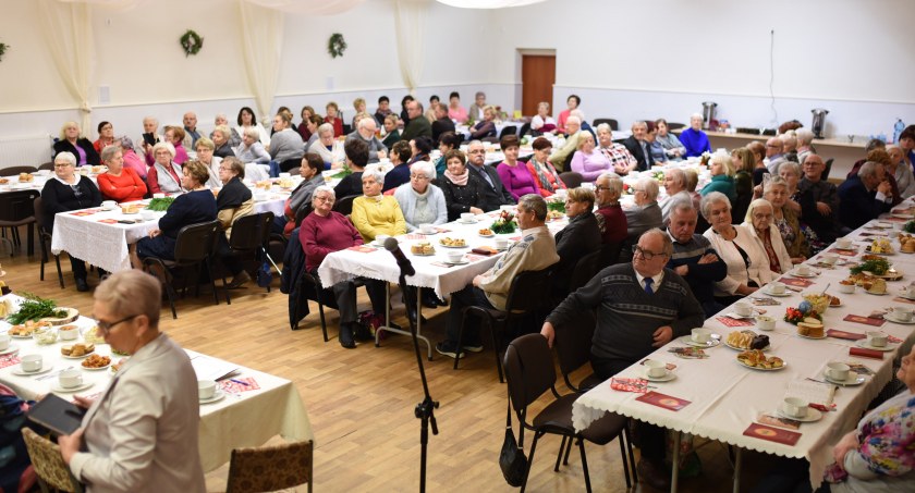 Wigilia jastrowskich seniorów. Blisko 140 osób podzieliło się opłatkiem