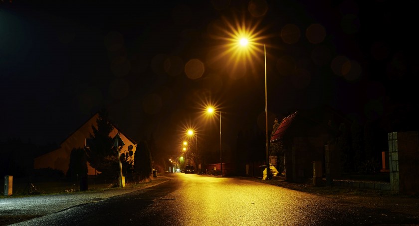 Krajenka szuka oszczędności. Wymiana opraw i nocne przerwy oświetlenia ulicznego