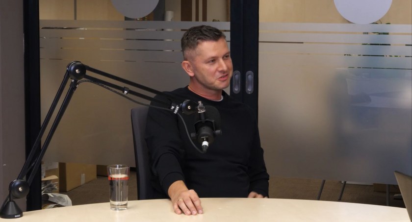 Pogadajmy na zlotowskie.pl – zapowiedź podcastu z Przemysławem Kurdzieko