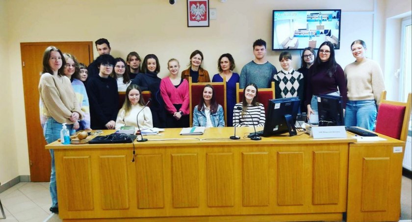 Uczniowie I LO w Złotowie stanęli przed sądem. Z sali wynieśli ważną lekcję