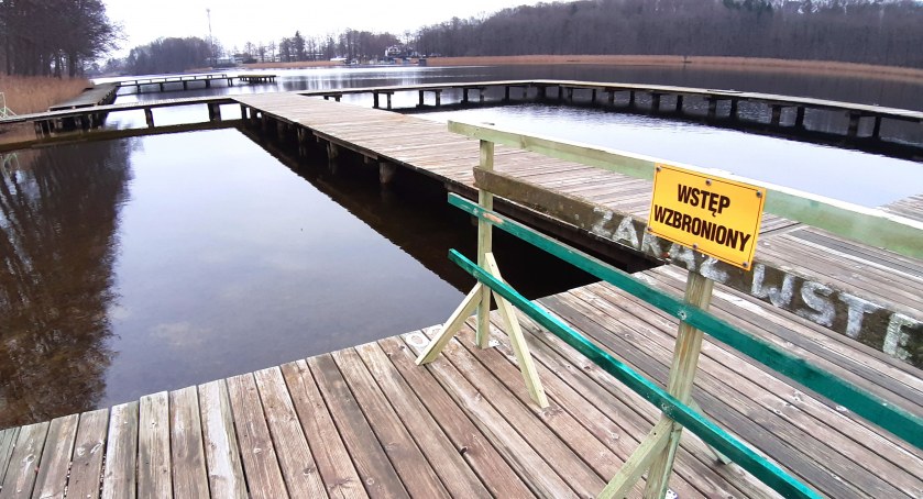 A jednak. Wszystkie pomosty znikną z plaży na Jeziornej w Złotowie!