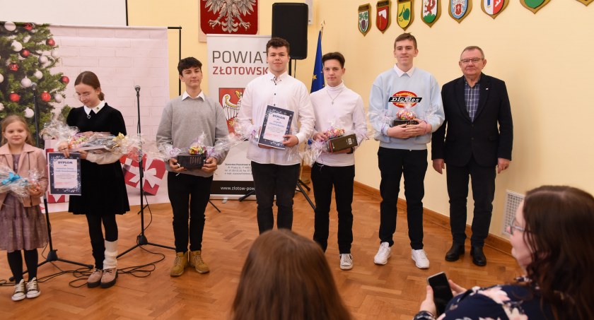 Laureaci Powiatowego Konkursu Kolęd i Pastorałek nagrodzeni