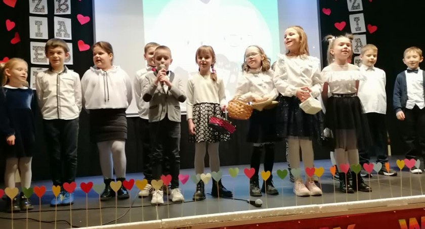W Tarnówce dzieci uczciły dzień Babci i Dziadka
