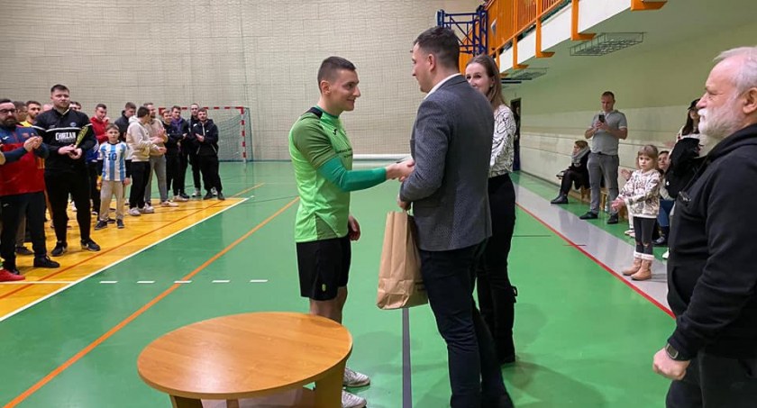 W Zakrzewie piłkarze zagrali dla Amelki Ratajczak