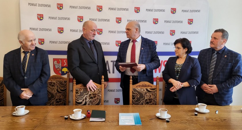 Umowa na przebudowę drogi powiatowej między Zakrzewem a Werskiem