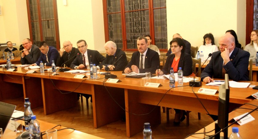 Dziesiątki milionów na powiatowe inwestycje