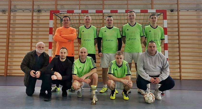 Iskra Czernice z Pucharem Prezesa Grzybka