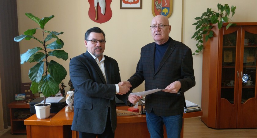 Podpisano umowę na przebudowę drogi gminnej Krajenka – Pogórze