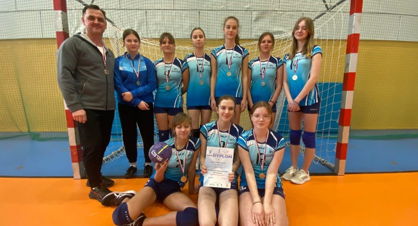 Szczypiornistki Jedynki wicemistrzyniami rejonu