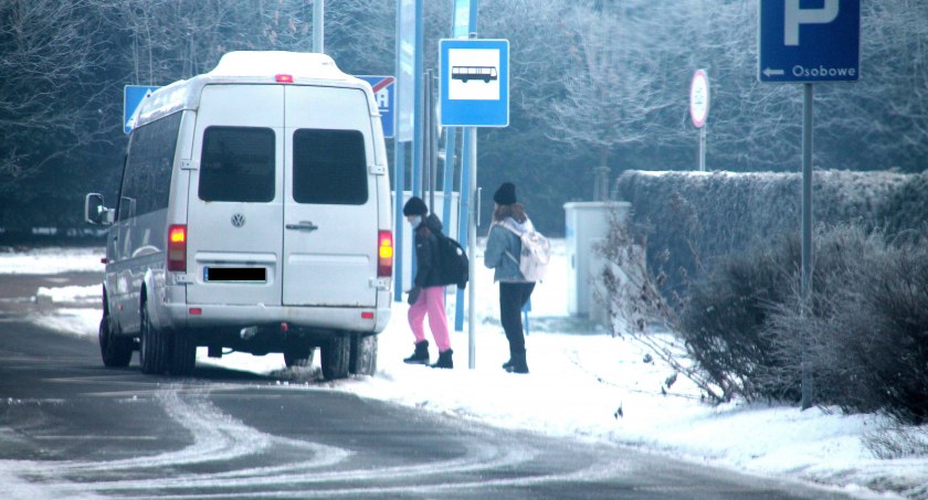 Czy dowożenie uczniów ma sens?