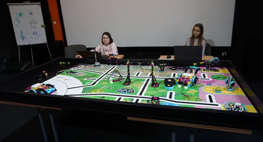 Nowy profesjonalny stół do pracy z robotami w Krajeńskim Ośrodku Kultury