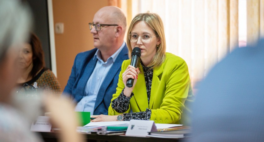 Będą pracować więcej za takie samo wynagrodzenie