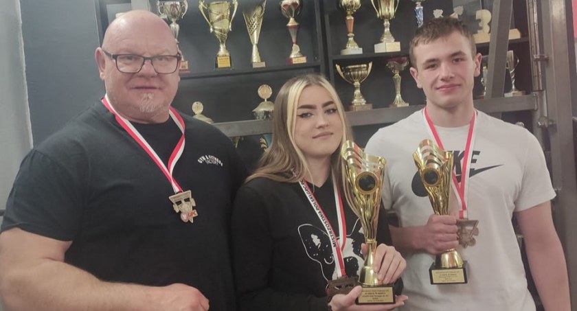 Ekipa z Gym Peksa ze złotymi medalami Mistrzostw Polski