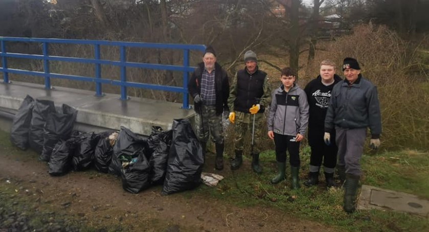 Wędkarze sprzątali tereny nad Głomią w Krajence