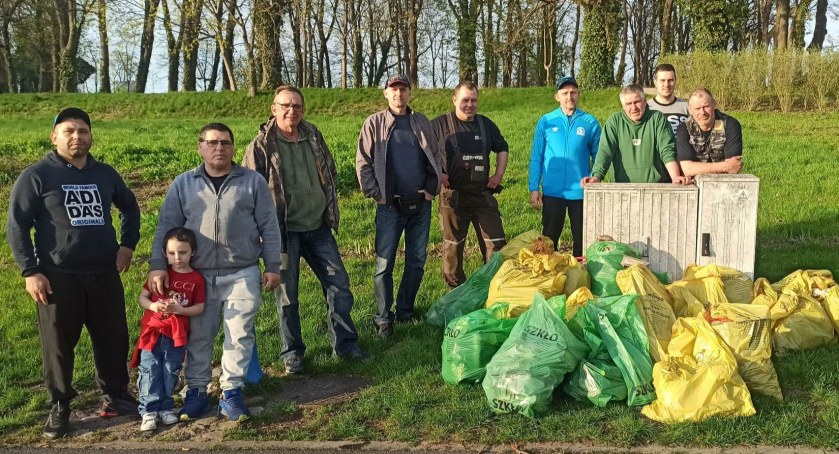 Wędkarze posprzątali brzeg jeziora Miejskiego