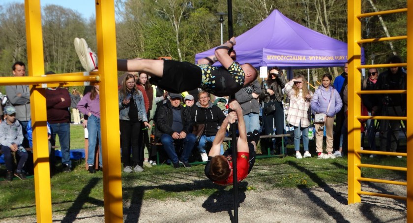 Pokaz grup street workout w Lipce