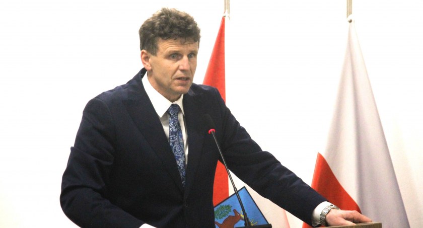 Kontrola w ZCASie: dyrektor niszczył dokumenty, z pływalni korzystano po 23